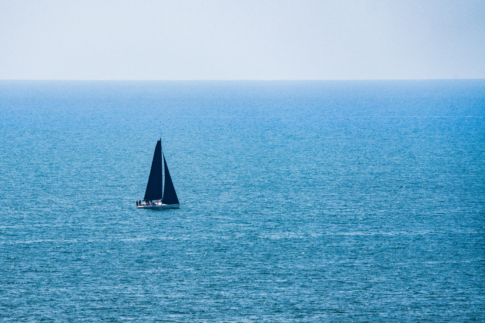 Esplorare il mare con vela