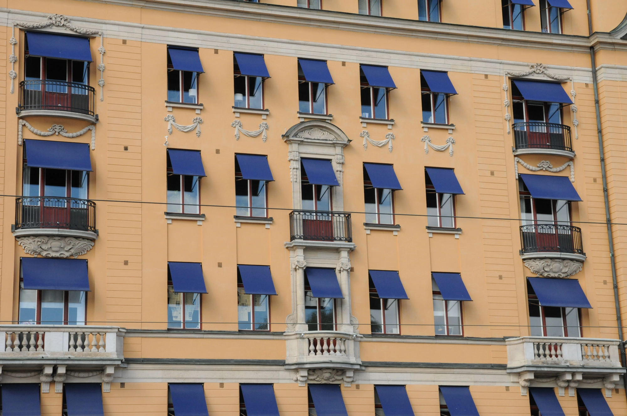 Stile e funzionalità a misura delle tende da sole Trieste